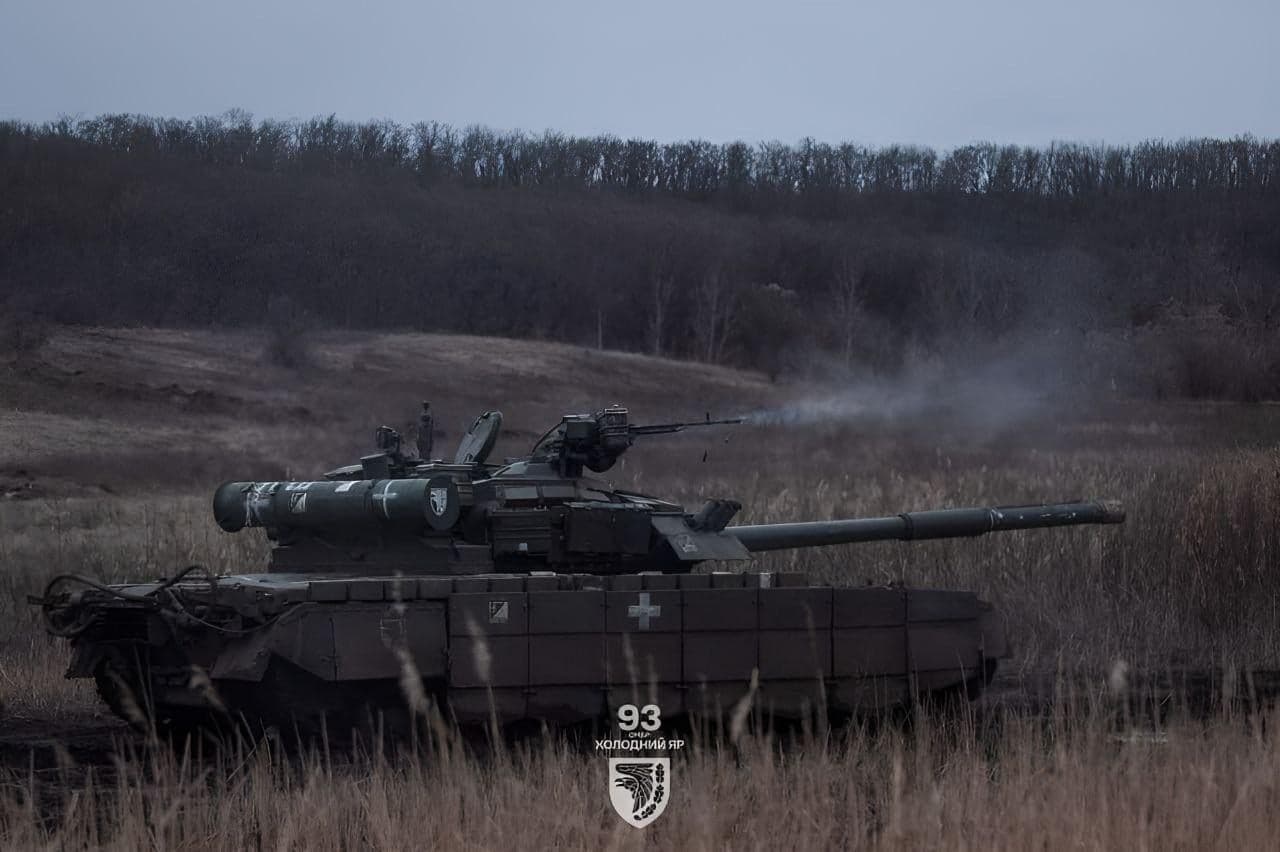 Photo d'illustration — Kharkov : des T-80BVM détruisent des positions ukrainiennes