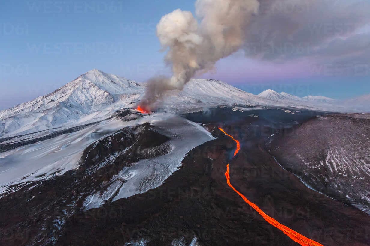 Photo d'illustration — Kamtchatka : 152 touristes héliportés du secteur du volcan Tolbatchik