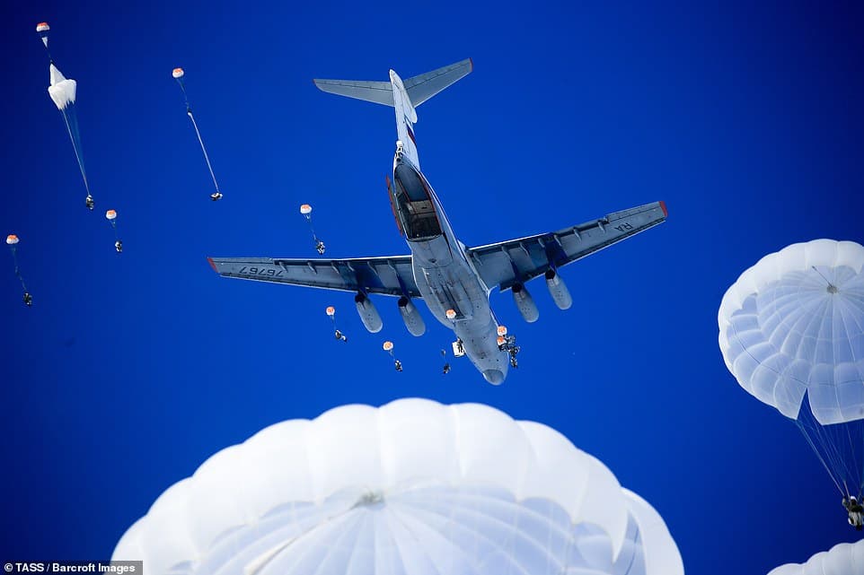 Photo d'illustration — Des robots de combat parachutés aux manœuvres Tsentr-2026