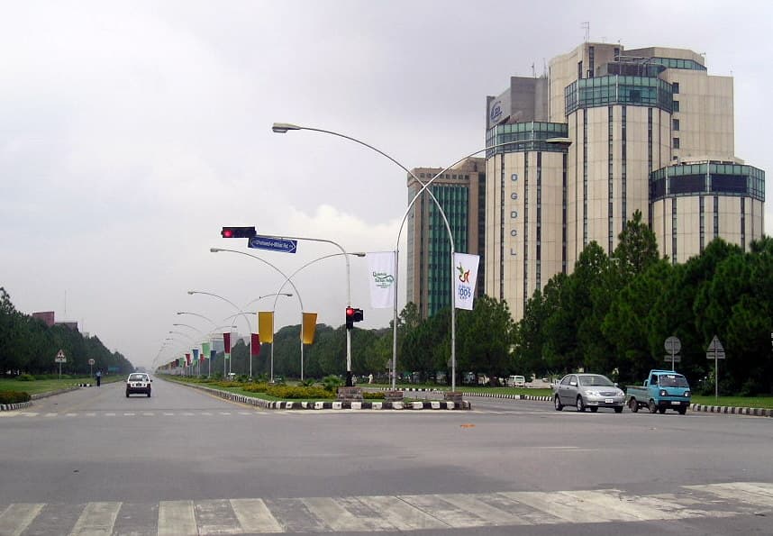 Jinnah Avenue in Islamabad before renovation.